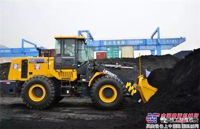 徐工裝載機 三峽庫區最大港口的貨物裝卸“主力軍”